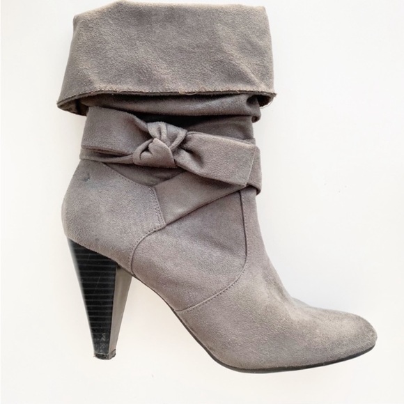 APT 9 Dede Gray Faux Suede Bow Tie Ankle Heeled Boots - Picture 7 of 11